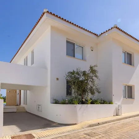 Sirina Seafront Paradise Villa *