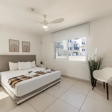 Sirina Seafront Paradise Villa *