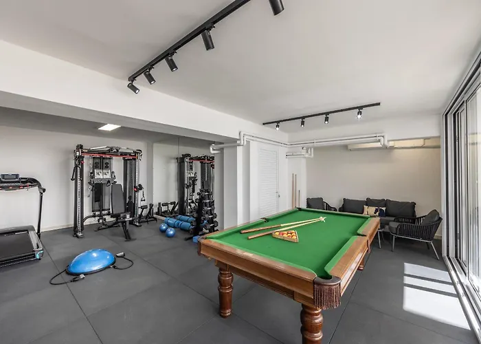 Sirina Seafront Paradise Villa *