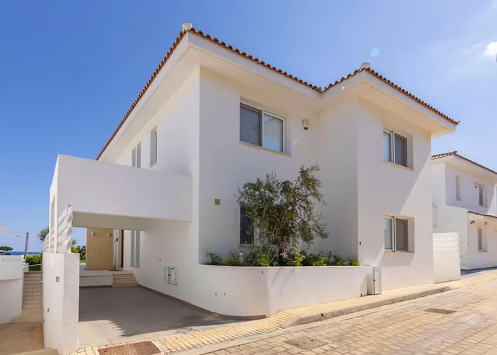 Sirina Seafront Paradise Villa *