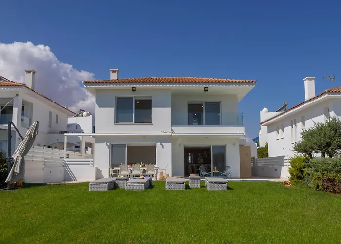 Sirina Seafront Paradise *