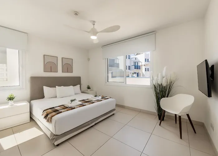 Sirina Seafront Paradise Villa *