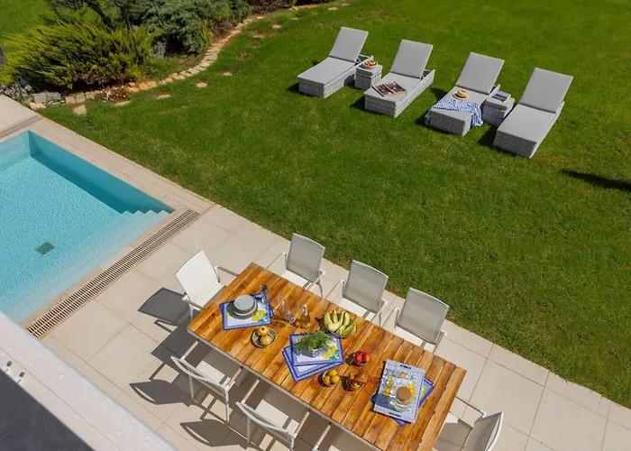 Sirina Seafront Paradise *