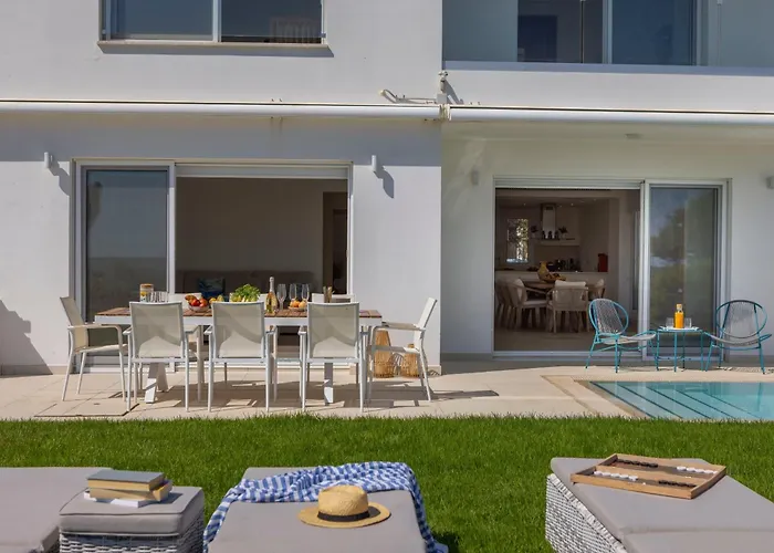 Villa Sirina Seafront Paradise *